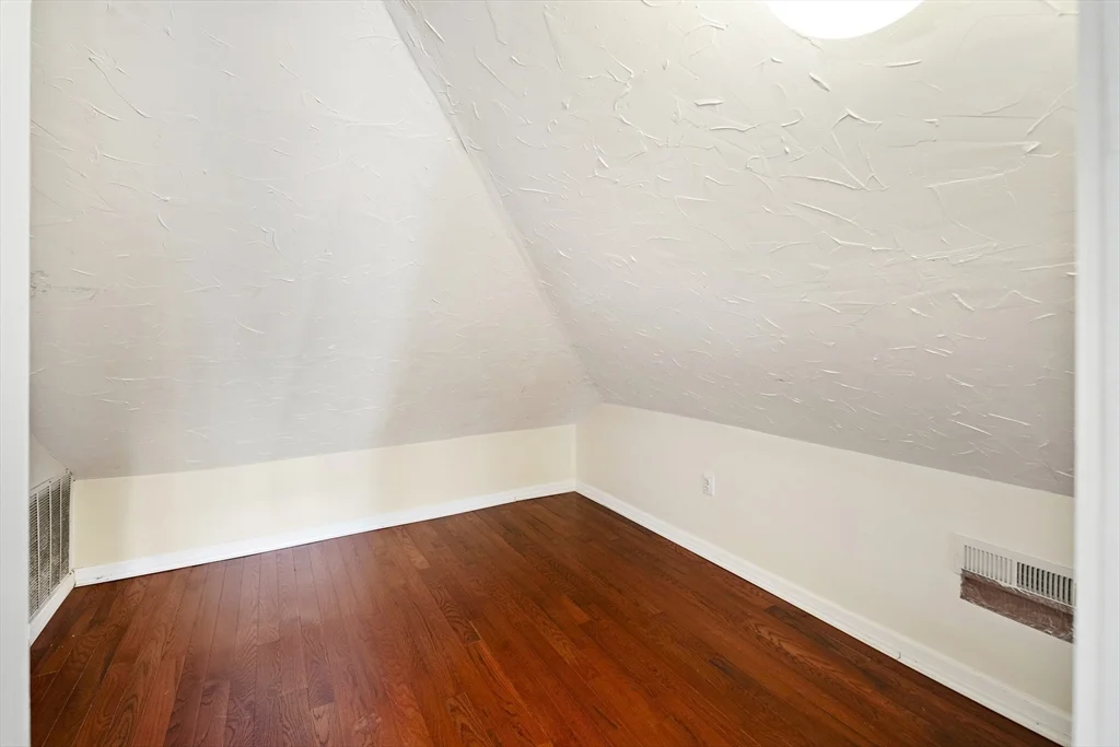 3 bed, 1 bath apartment for rent at 30 Early Ave Unit 2, Lawrence Estates — photo 18 of 23