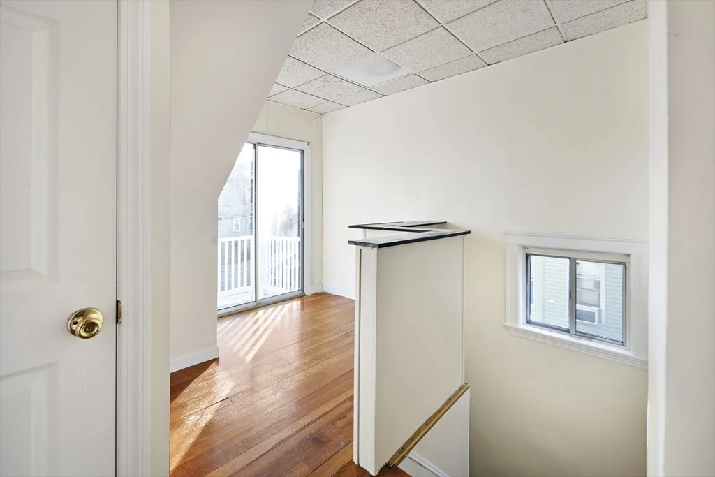3 bed, 1 bath apartment for rent at 30 Early Ave Unit 2, Lawrence Estates — photo 9 of 23
