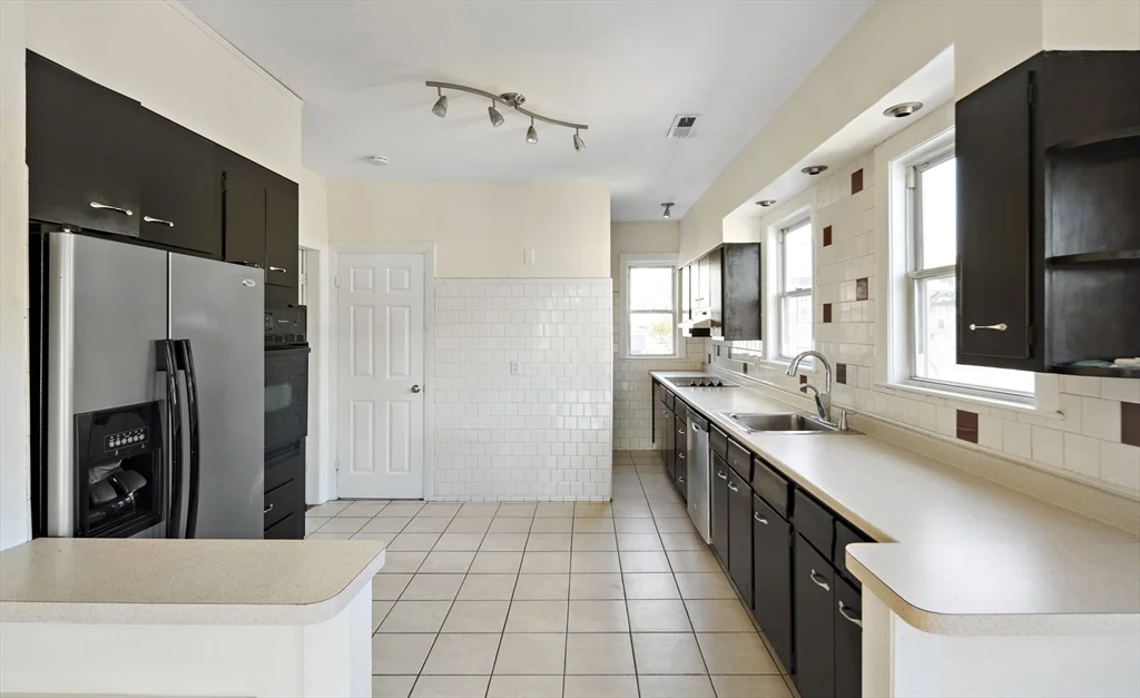 3 bed, 1 bath apartment for rent at 30 Early Ave Unit 2, Lawrence Estates — photo 6 of 23