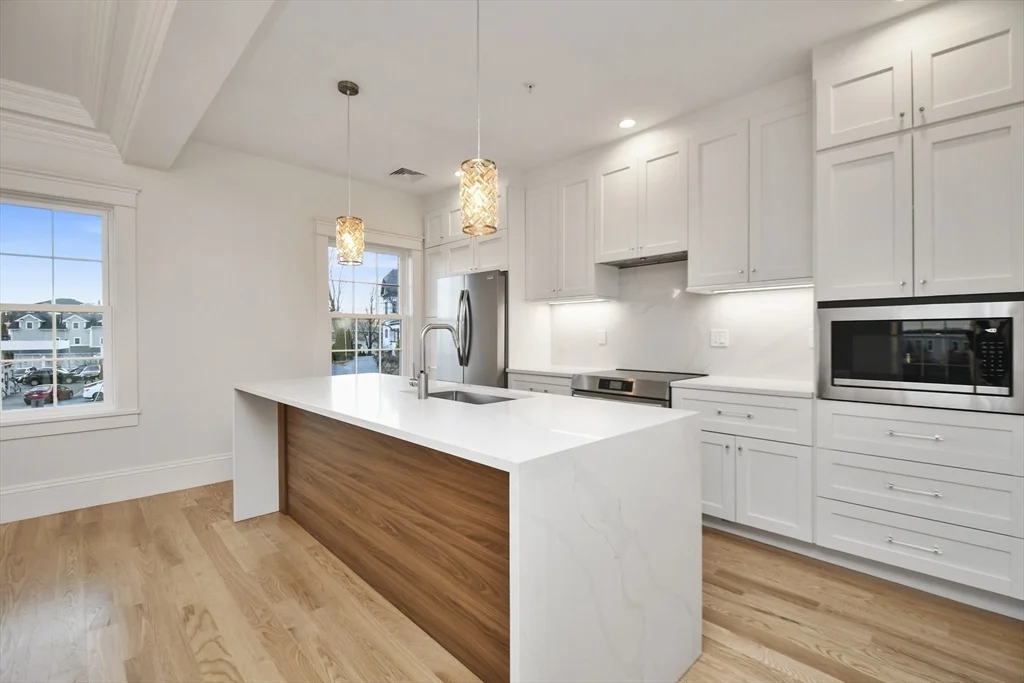 2 bed, 2 bath apartment for rent at 30 East Main Unit 1, Westborough — photo 2 of 22