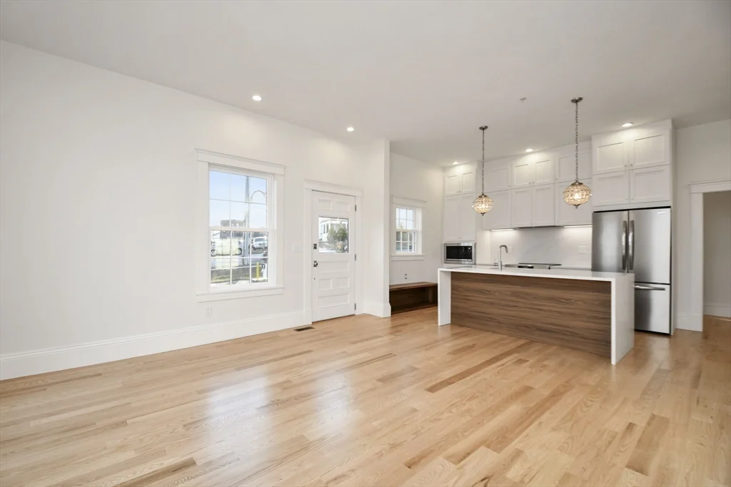 2 bed, 1 bath apartment for rent at 30 East Main Unit 2, Westborough — photo 4 of 15