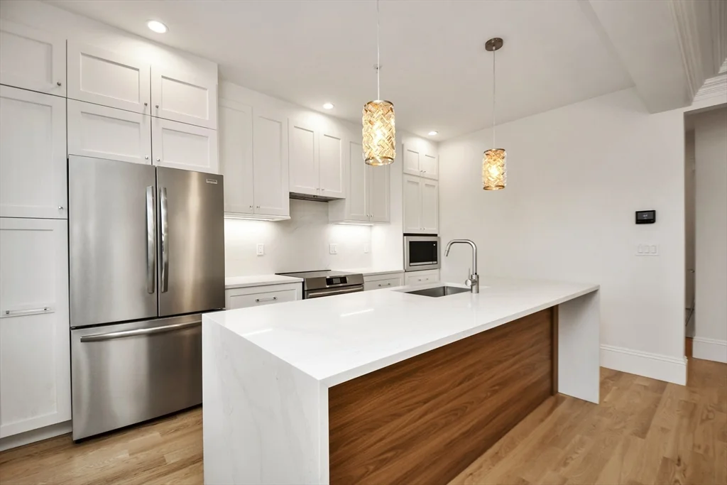 2 bed, 1 bath apartment for rent at 30 East Main Unit 2, Westborough — photo 2 of 15