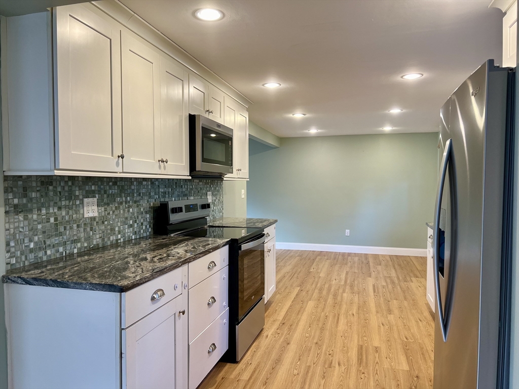 3 bed, 2 bath apartment for rent at 30 Elwin Rd Unit -, Natick — photo 2 of 22