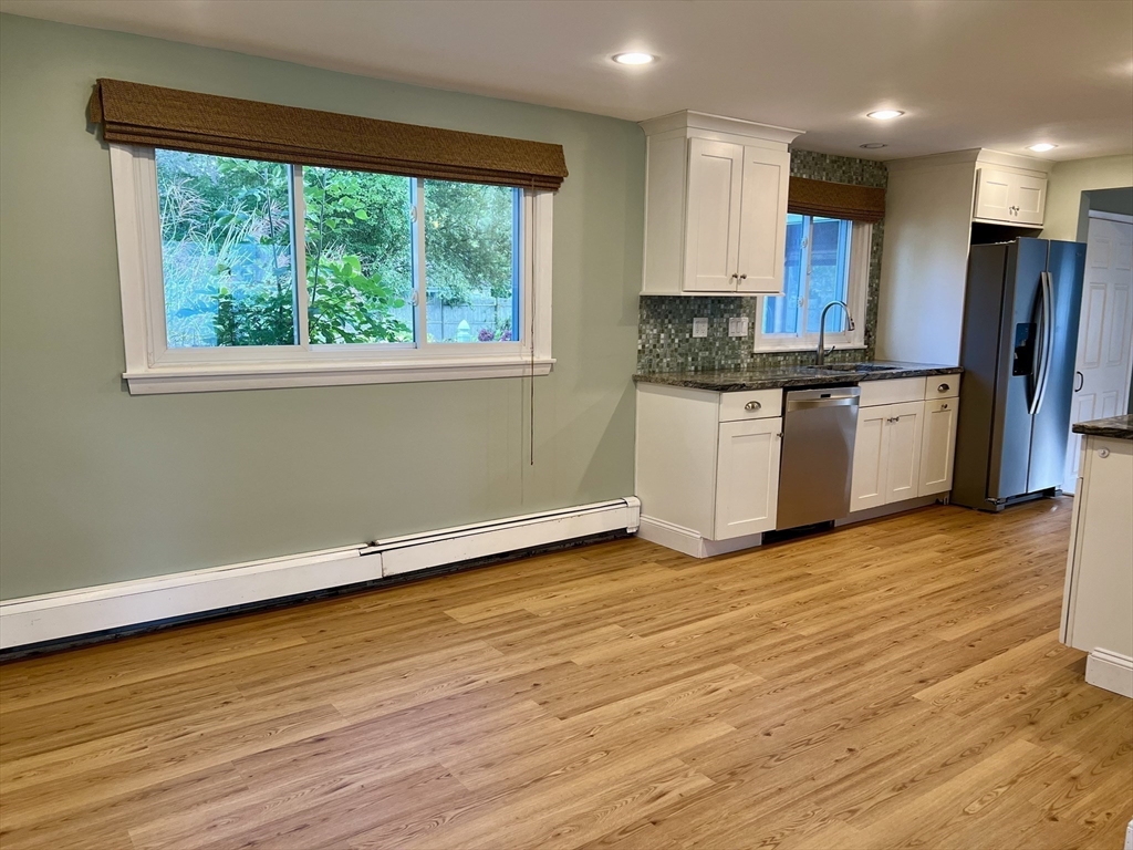 3 bed, 2 bath apartment for rent at 30 Elwin Rd Unit -, Natick — photo 3 of 22