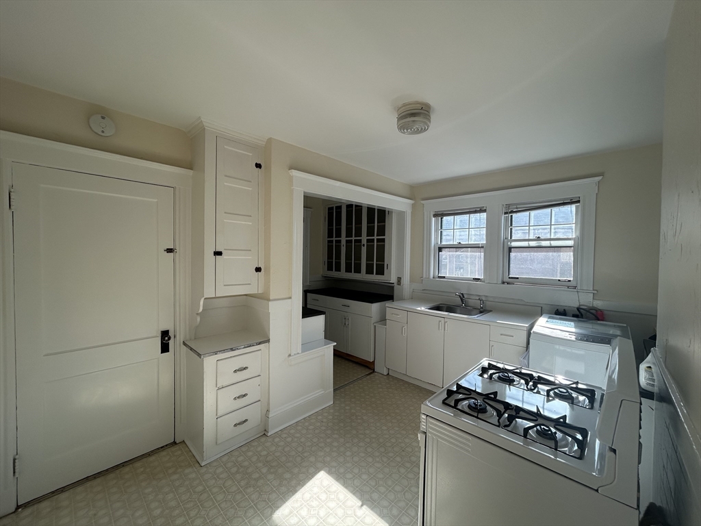 2 bed, 1 bath apartment for rent at 30 Emerson Rd Unit 2, Winthrop — photo 6 of 22