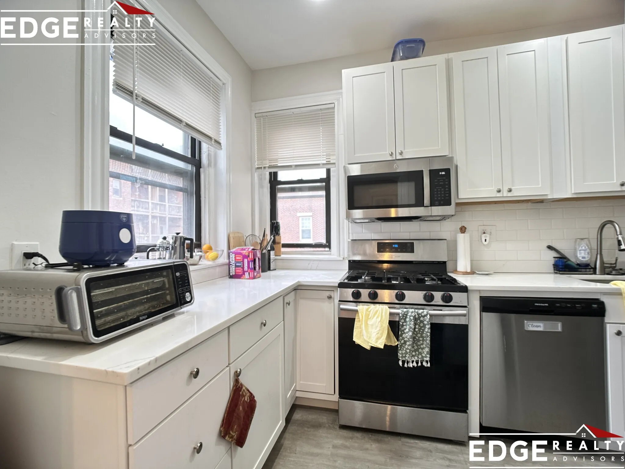 3.5 bed, 1 bath apartment for rent at 30 Glenville Ave Unit 2, Brighton — photo 2 of 8