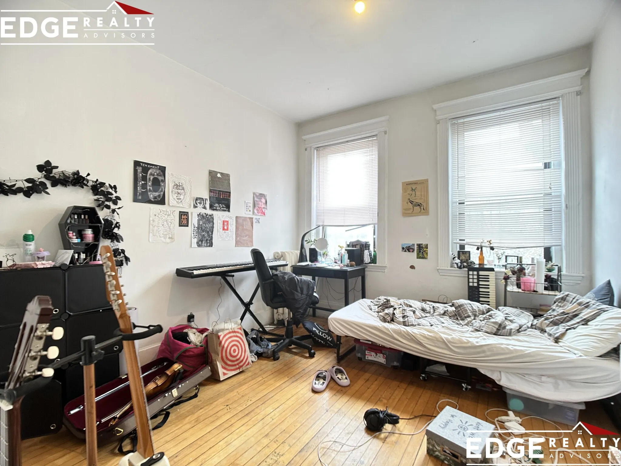 3.5 bed, 1 bath apartment for rent at 30 Glenville Ave Unit 2, Brighton — photo 6 of 8