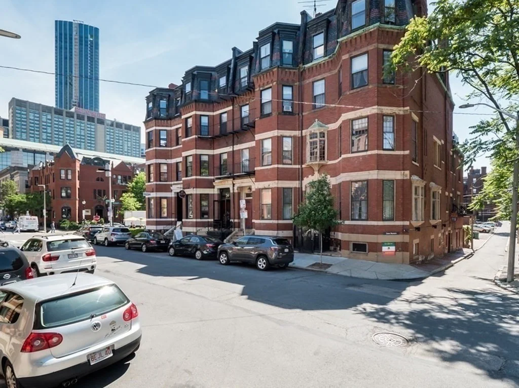 3 bed, 2 bath apartment for rent at 30 Gloucester St Unit 3, Back Bay — photo 1 of 19