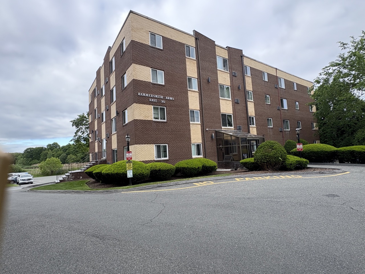 2 bed, 1 bath apartment for rent at 30 Hamilton St Unit 40, Saugus