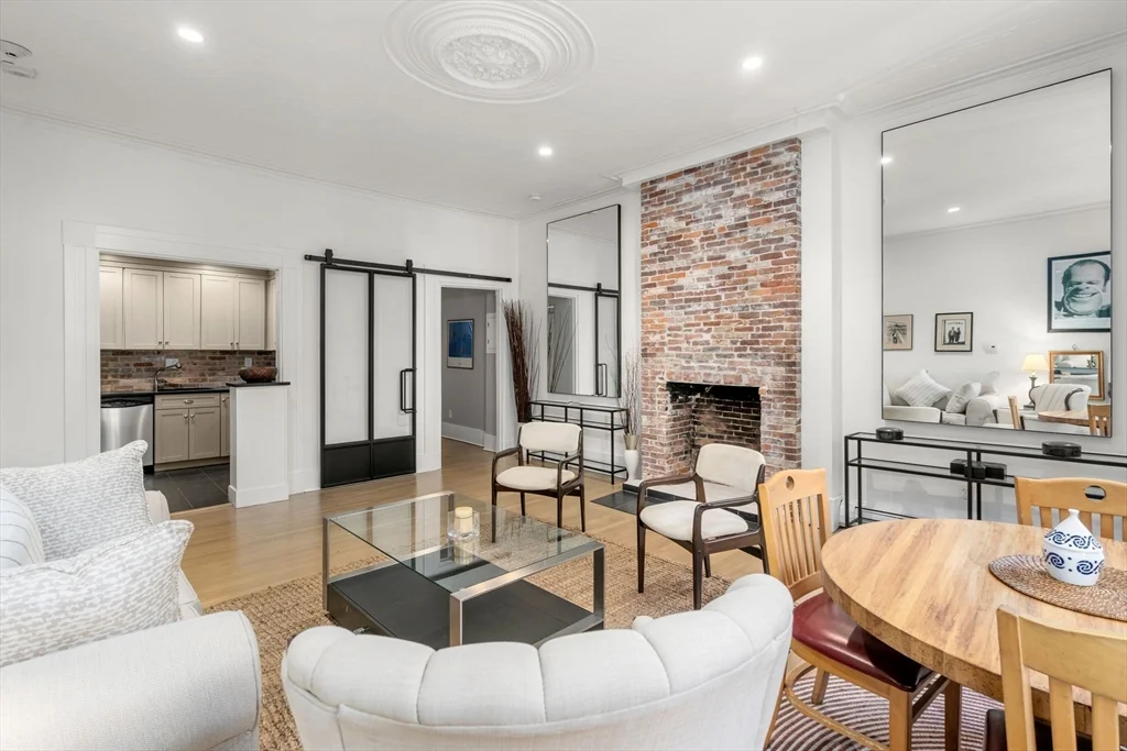 1 bed, 1 bath apartment for rent at 30 Hancock Unit 1, Beacon Hill — photo 3 of 22