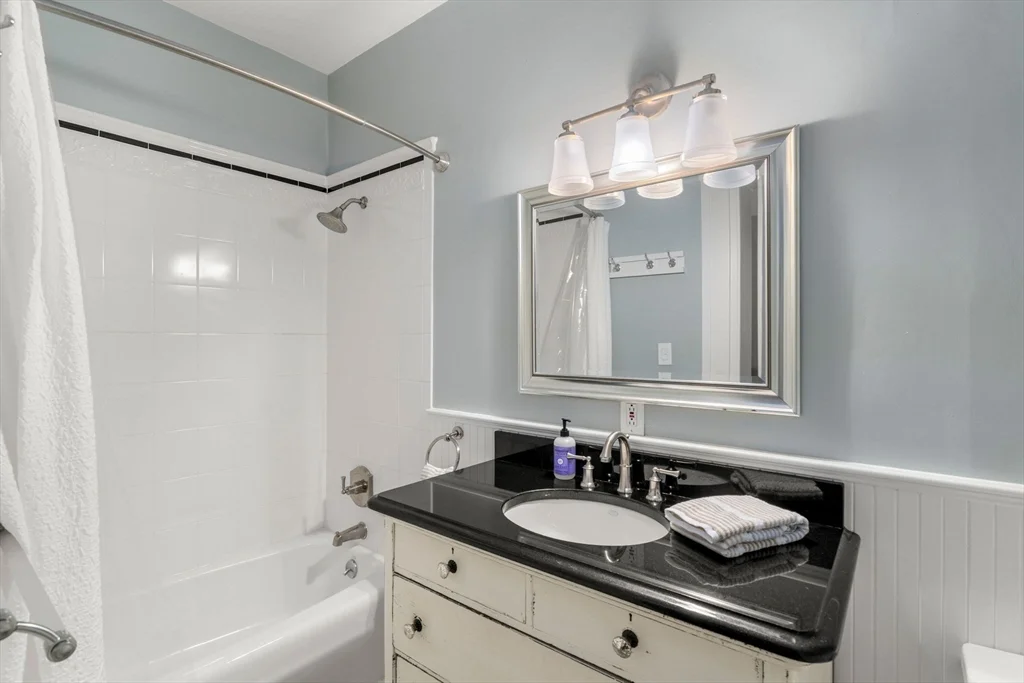 1 bed, 1 bath apartment for rent at 30 Hancock Unit 1, Beacon Hill — photo 15 of 22