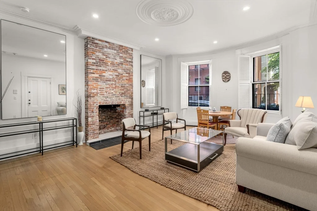 1 bed, 1 bath apartment for rent at 30 Hancock Unit 1, Beacon Hill — photo 2 of 22