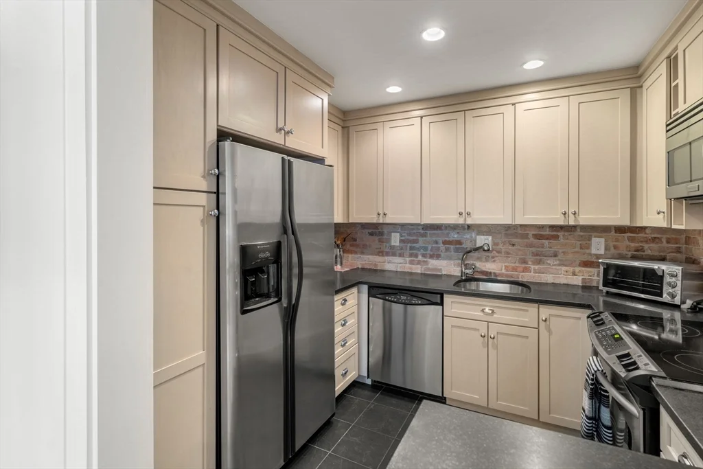 1 bed, 1 bath apartment for rent at 30 Hancock Unit 1, Beacon Hill — photo 9 of 22