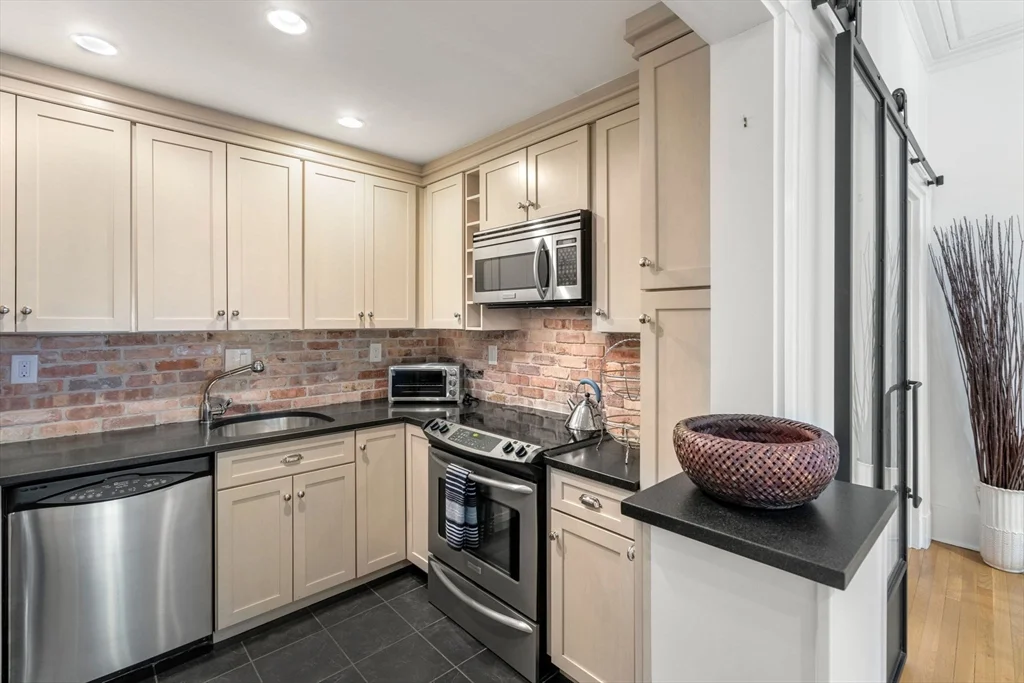 1 bed, 1 bath apartment for rent at 30 Hancock Unit 1, Beacon Hill — photo 8 of 22