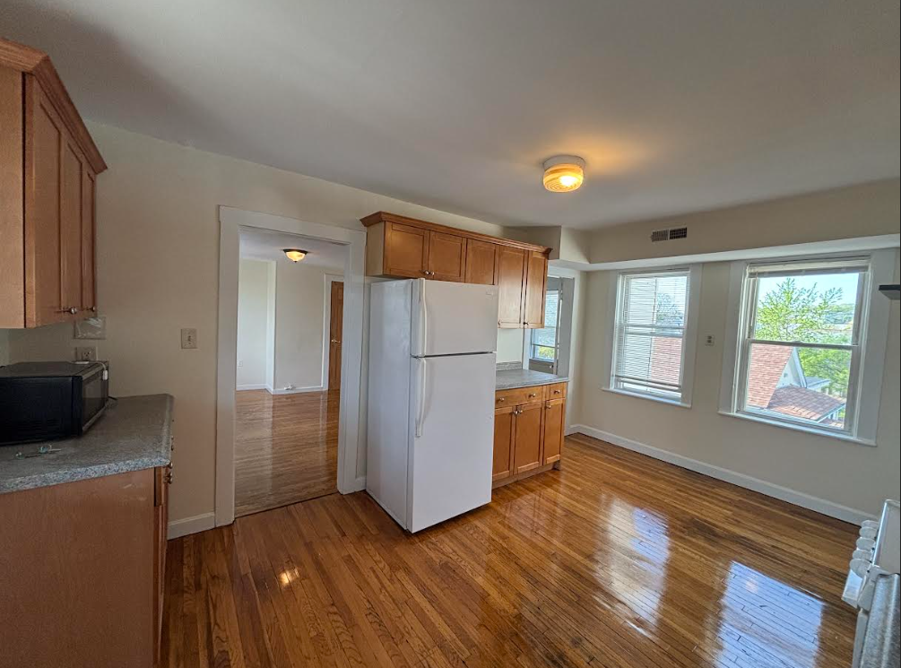 3 bed, 1 bath apartment for rent at 30 Hanson St Unit 3, Ward Two