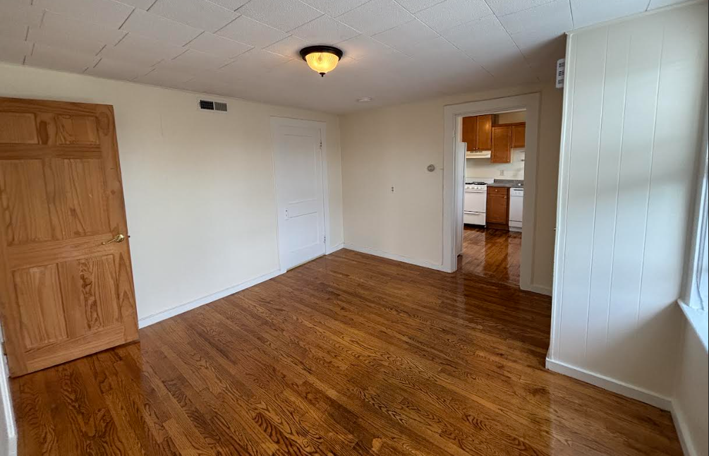 3 bed, 1 bath apartment for rent at 30 Hanson St Unit 3, Ward Two — photo 5 of 18