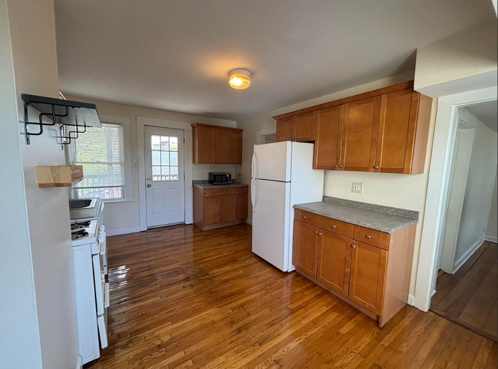 3 bed, 1 bath apartment for rent at 30 Hanson St Unit 3, Ward Two — photo 2 of 18