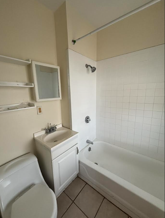 3 bed, 1 bath apartment for rent at 30 Hanson St Unit 3, Ward Two — photo 16 of 18