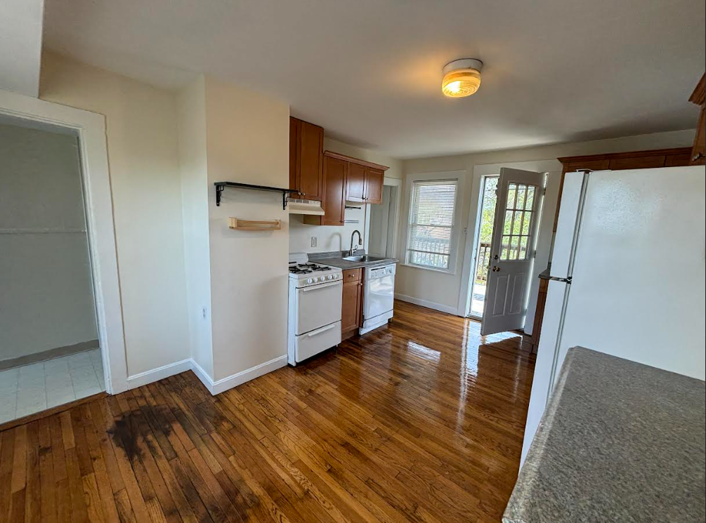 3 bed, 1 bath apartment for rent at 30 Hanson St Unit 3, Ward Two — photo 4 of 18