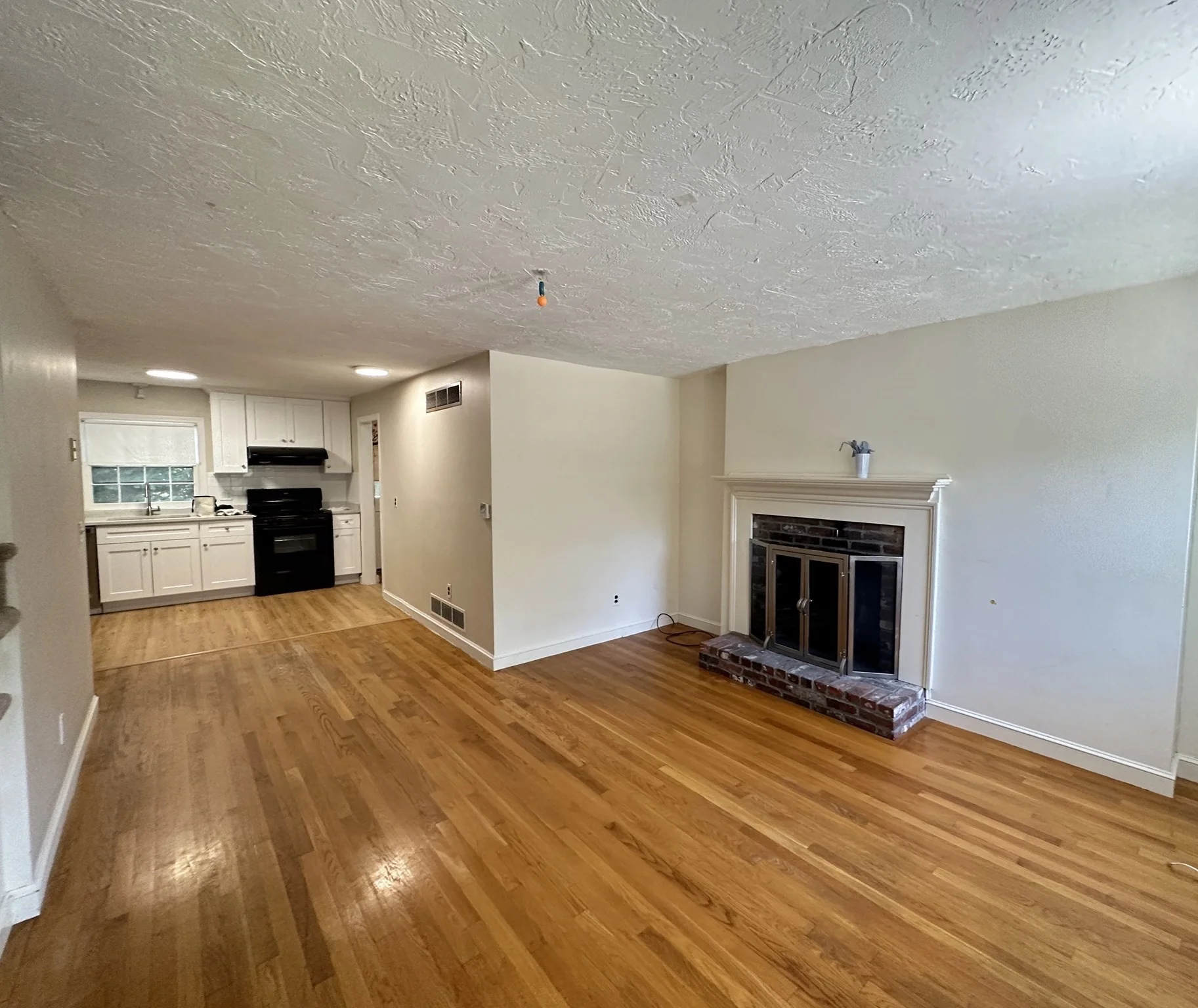 2 bed, 1 bath apartment for rent at 30 Harris St Unit 5, Acton — photo 2 of 14
