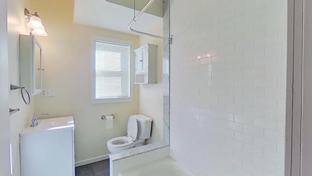 3 bed, 1 bath apartment for rent at 30 Hazelwood St Unit 3, Roxbury — photo 5 of 7