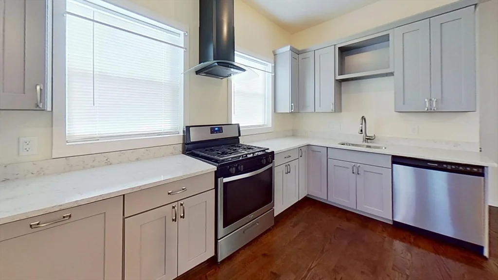 3 bed, 1 bath apartment for rent at 30 Hazelwood St Unit 3, Roxbury — photo 2 of 7