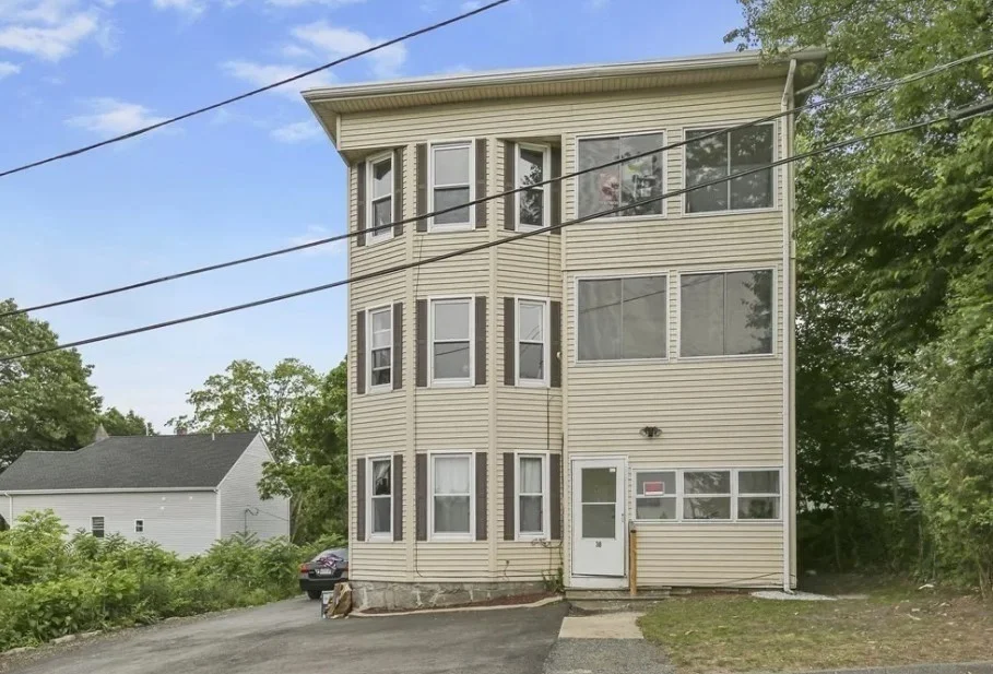 2 bed, 1 bath apartment for rent at 30 Hemans St Unit 2, Worcester — photo 2 of 15
