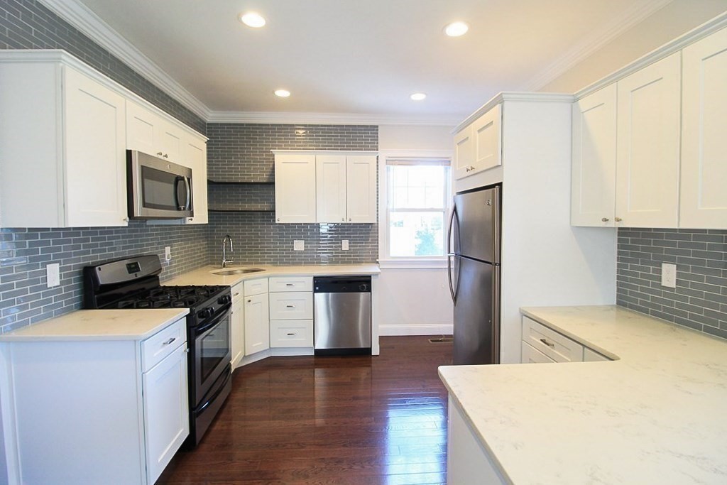 5 bed, 3 bath apartment for rent at 30 Holton St Unit 30, Allston — photo 2 of 10