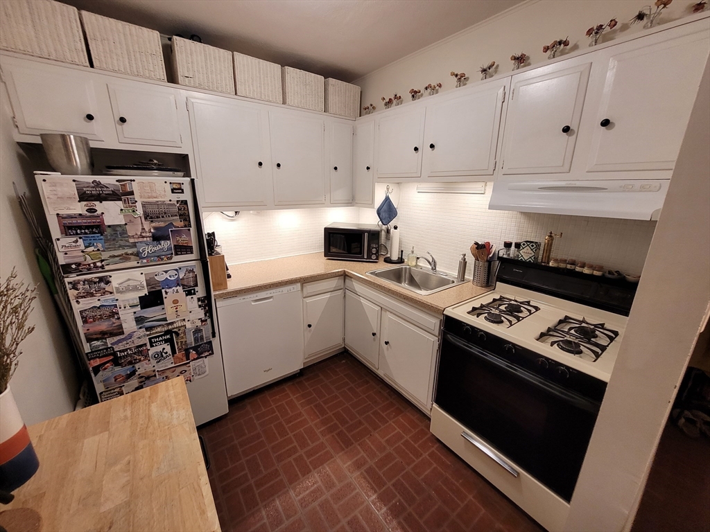 1 bed, 1 bath apartment for rent at 30 Holyoke St Unit 2, South End — photo 3 of 29