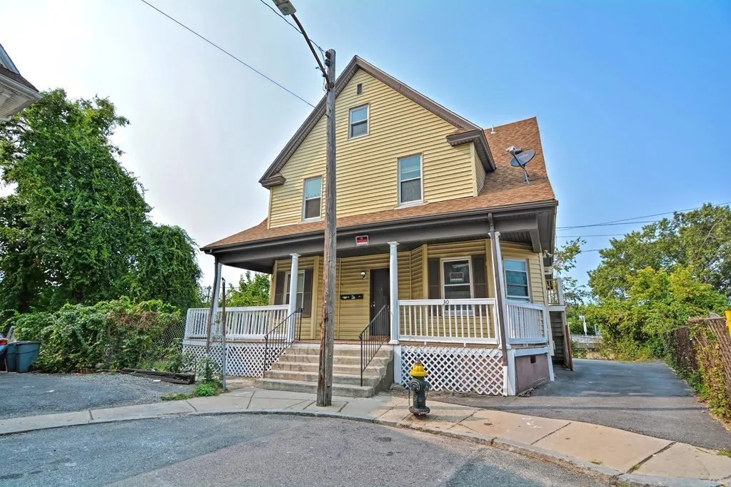 5 bed, 2 bath apartment for rent at 30 Humphreys Pl Unit 2, Dorchester — photo 1 of 10