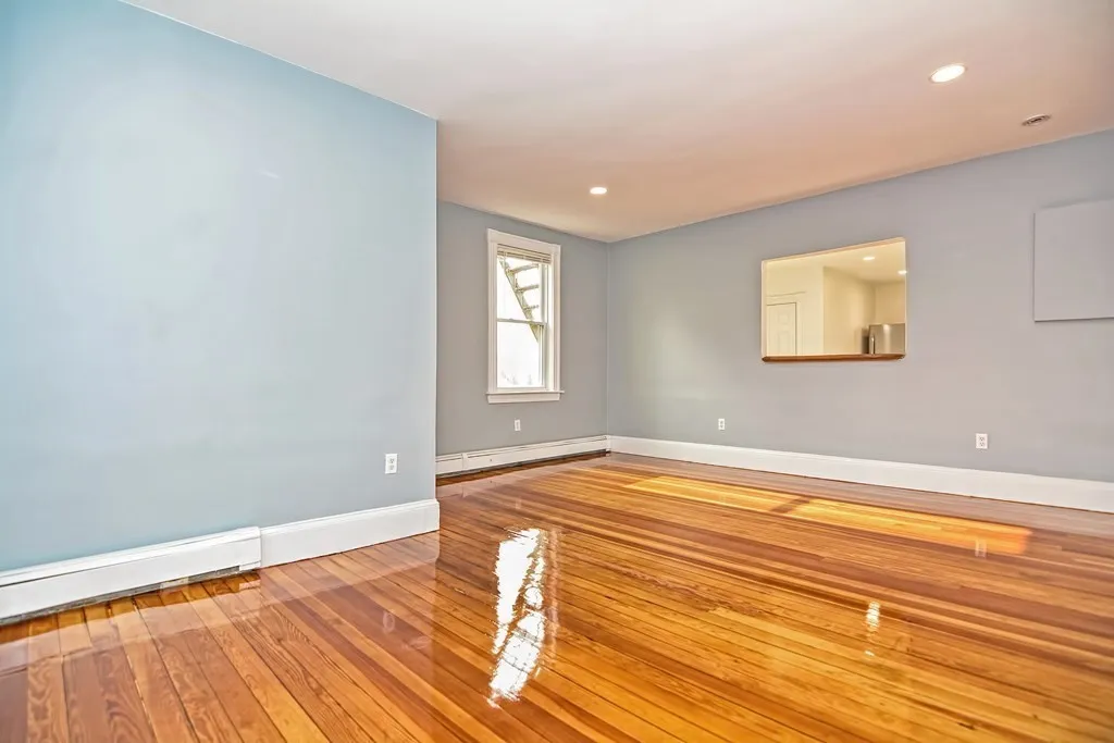 5 bed, 2 bath apartment for rent at 30 Humphreys Pl Unit 2, Dorchester — photo 5 of 10