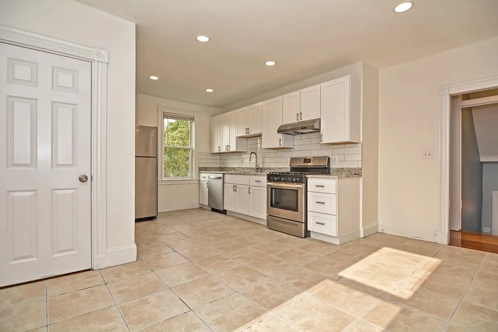 5 bed, 2 bath apartment for rent at 30 Humphreys Pl Unit 2, Dorchester — photo 2 of 10