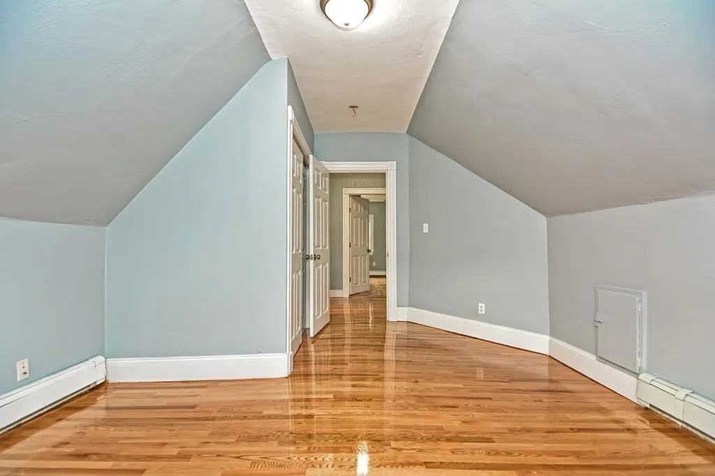 5 bed, 2 bath apartment for rent at 30 Humphreys Pl Unit 2, Dorchester — photo 4 of 10