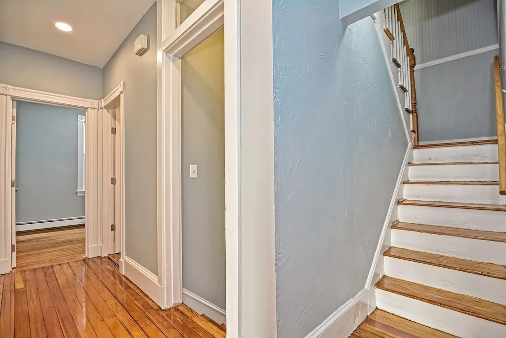 5 bed, 2 bath apartment for rent at 30 Humphreys Pl Unit 2, Dorchester — photo 9 of 10
