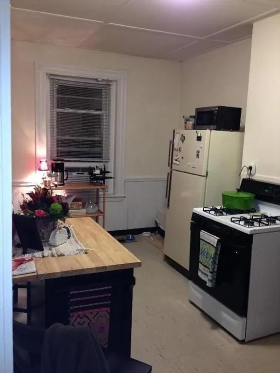 1 bed, 1 bath apartment for rent at 30 Isabella St Unit 1, Back Bay — photo 3 of 6