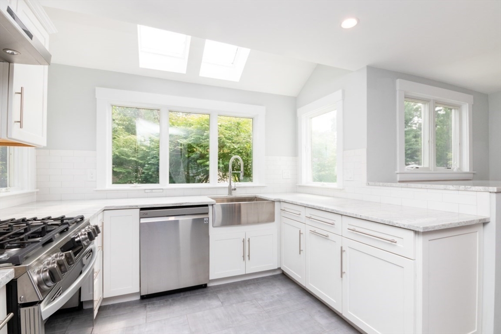 4 bed, 2 bath apartment for rent at 30 Ithaca Circle, Newton Lower Falls — photo 3 of 20