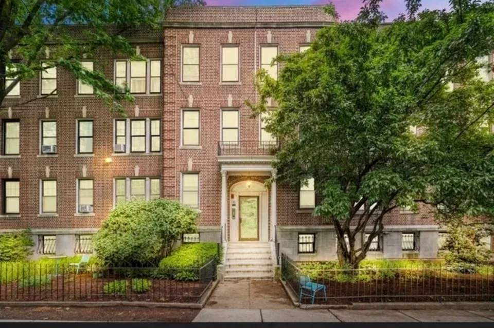 1 bed, 1 bath apartment for rent at 30 Jamaicaway Unit 10, Jamaica Plain — photo 2 of 10
