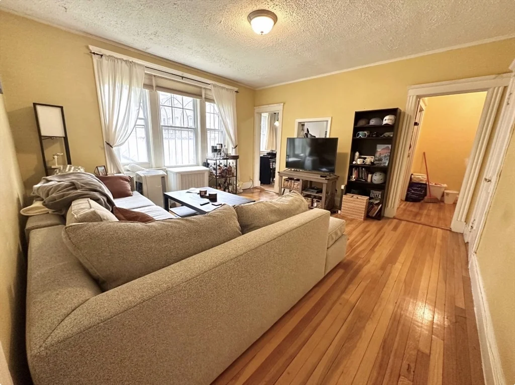 1 bed, 1 bath apartment for rent at 30 Jamaicaway Unit 3, Jamaica Plain — photo 2 of 10