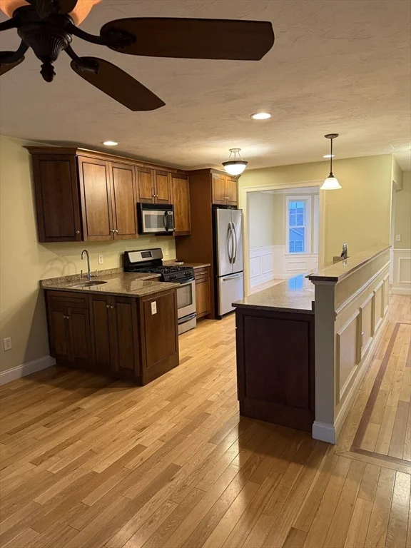 3 bed, 2 bath apartment for rent at 30 Johnson St Unit 1, Worcester — photo 3 of 24