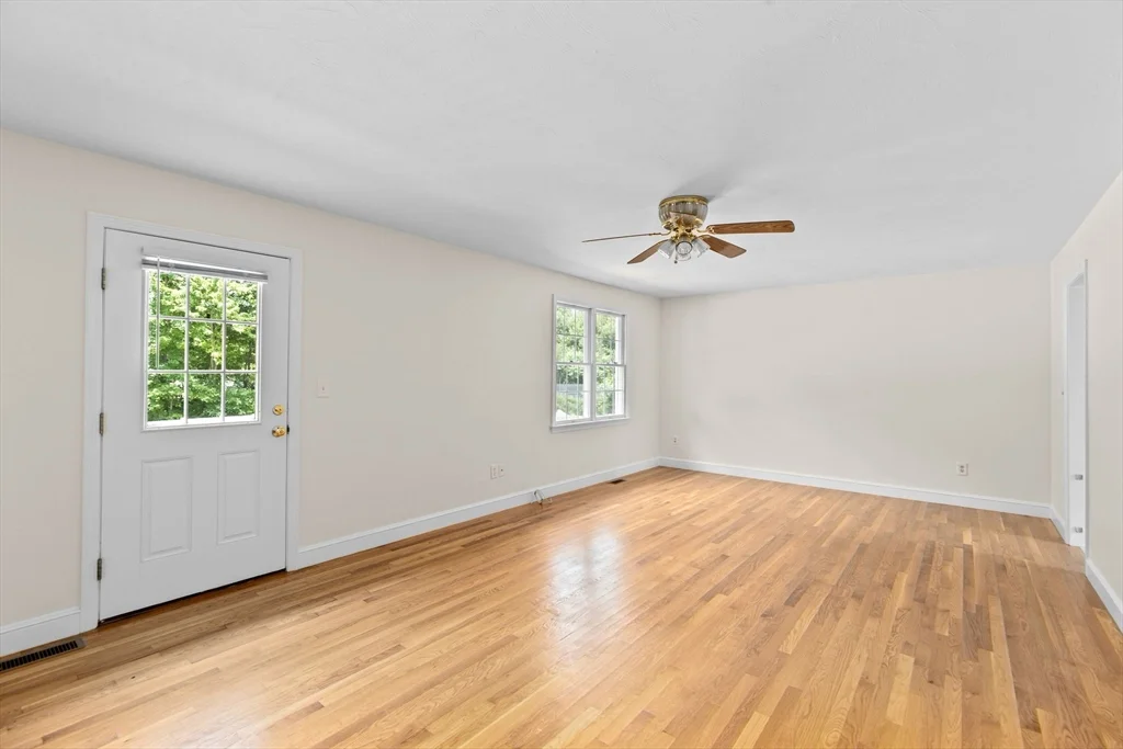 3 bed, 1 bath apartment for rent at 30 Kilby St Unit 2, Hingham — photo 6 of 33
