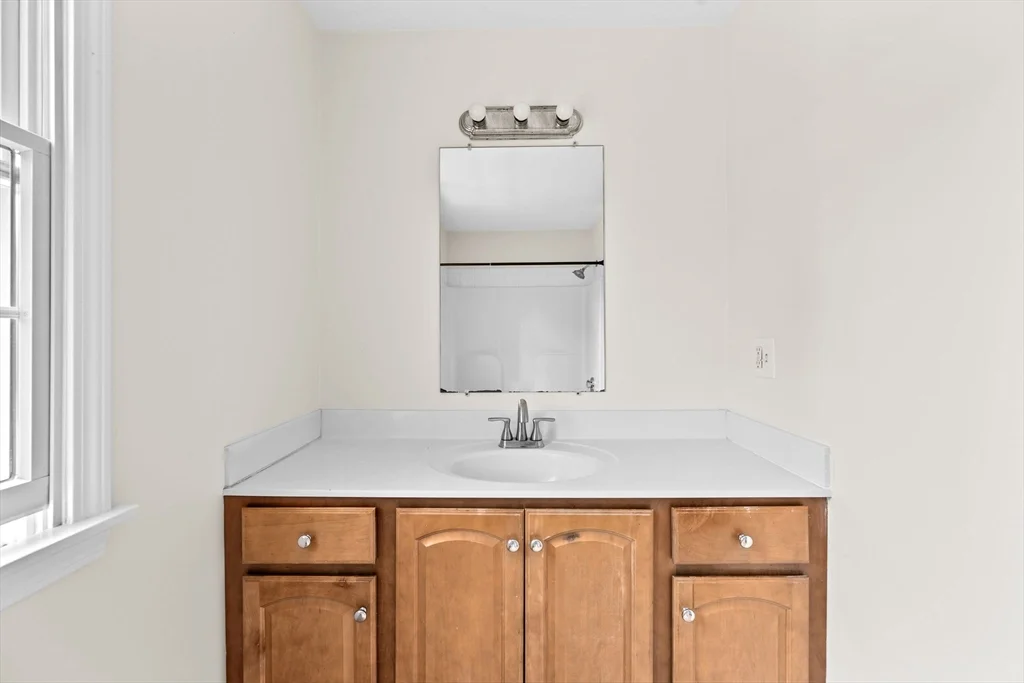 3 bed, 1 bath apartment for rent at 30 Kilby St Unit 2, Hingham — photo 20 of 33