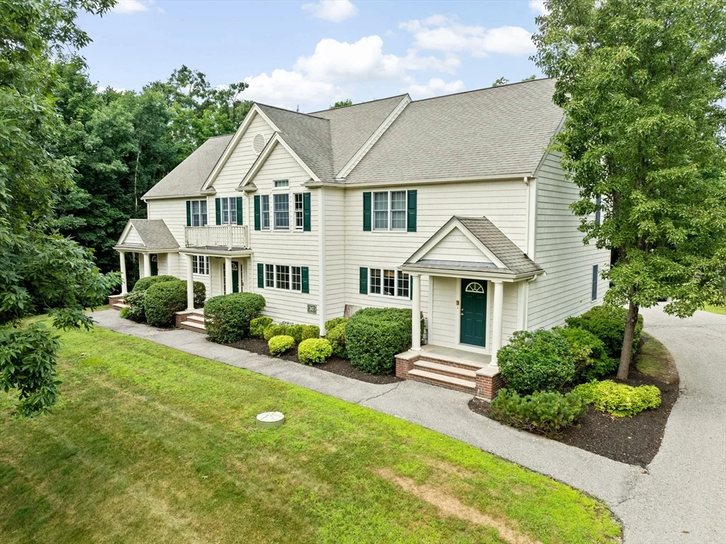 3 bed, 1 bath apartment for rent at 30 Kilby St Unit 2, Hingham