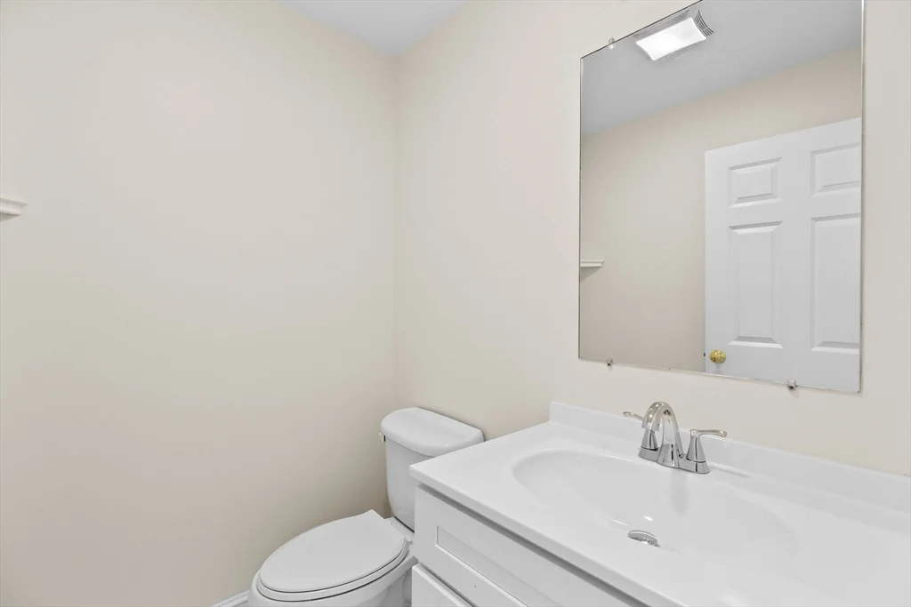 3 bed, 1 bath apartment for rent at 30 Kilby St Unit 2, Hingham — photo 7 of 33
