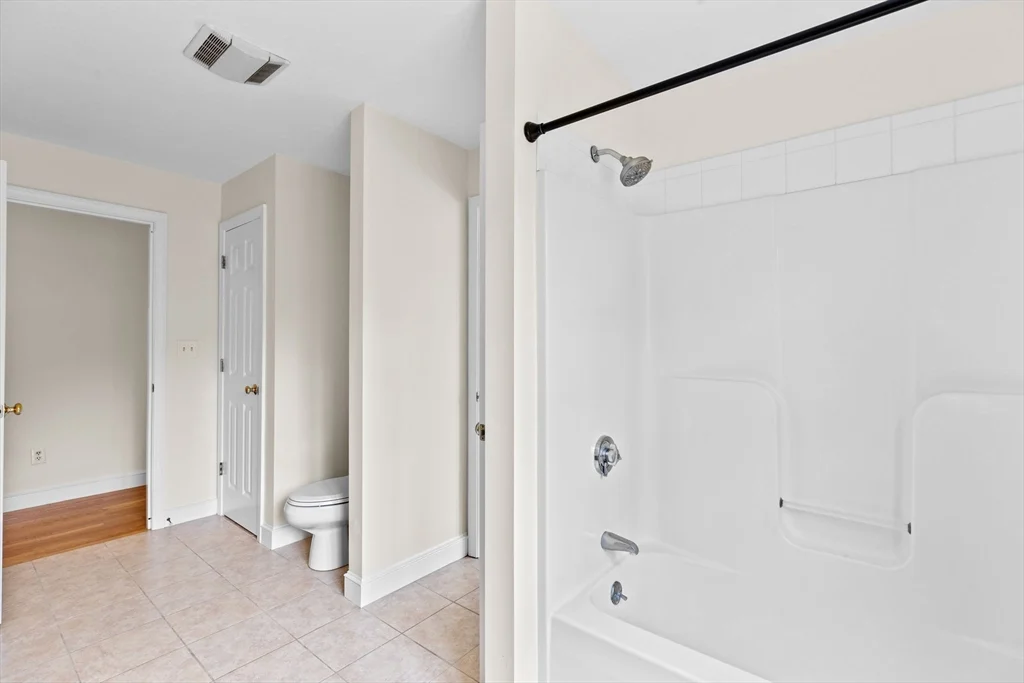3 bed, 1 bath apartment for rent at 30 Kilby St Unit 2, Hingham — photo 19 of 33