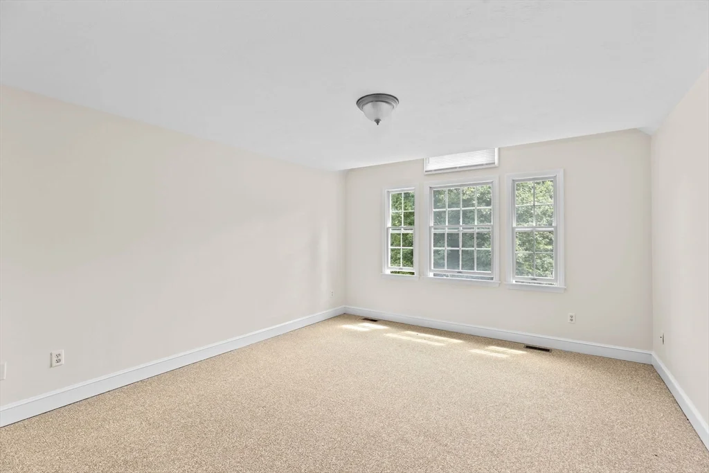 3 bed, 1 bath apartment for rent at 30 Kilby St Unit 2, Hingham — photo 16 of 33