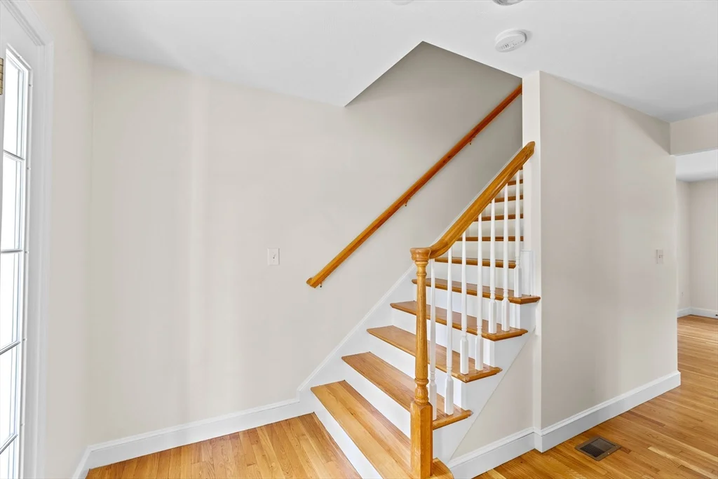 3 bed, 1 bath apartment for rent at 30 Kilby St Unit 2, Hingham — photo 9 of 33