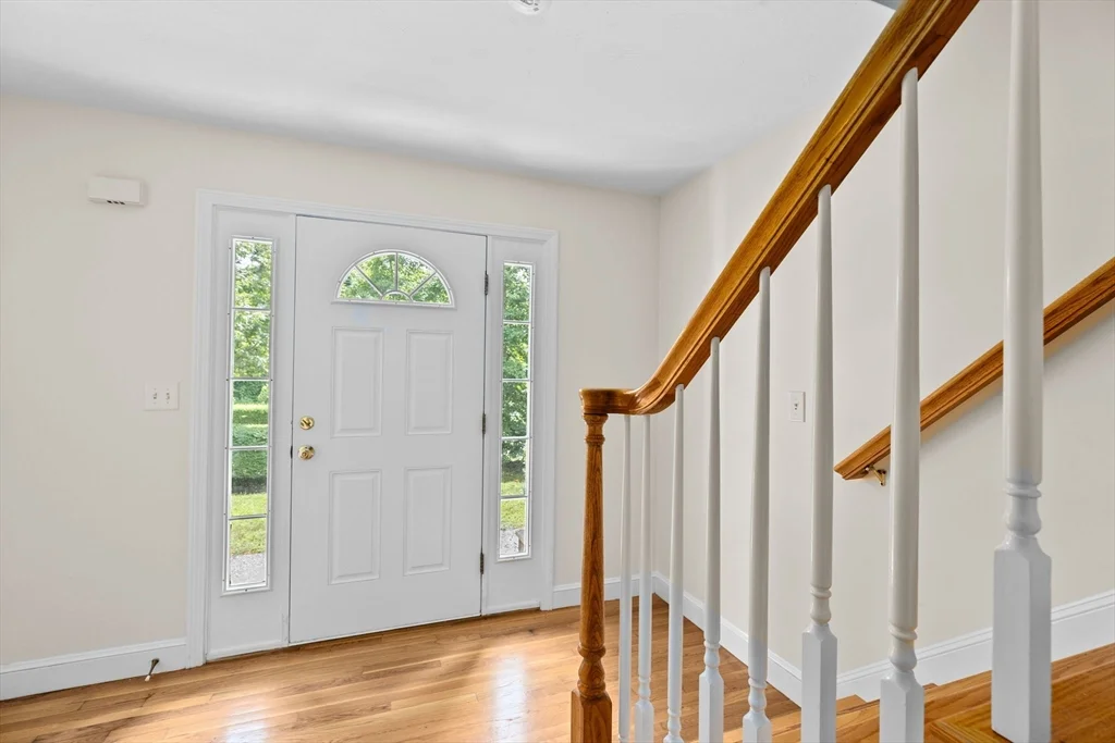3 bed, 1 bath apartment for rent at 30 Kilby St Unit 2, Hingham — photo 8 of 33