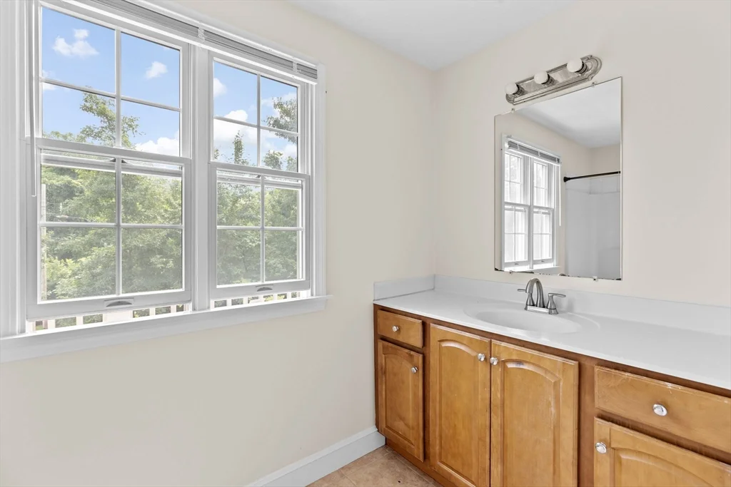 3 bed, 1 bath apartment for rent at 30 Kilby St Unit 3, Hingham — photo 18 of 33