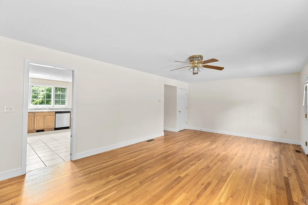3 bed, 1 bath apartment for rent at 30 Kilby St Unit 3, Hingham — photo 4 of 33