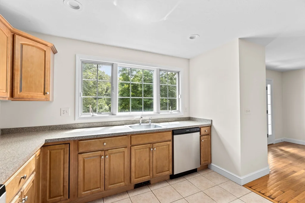 3 bed, 1 bath apartment for rent at 30 Kilby St Unit 3, Hingham — photo 14 of 33